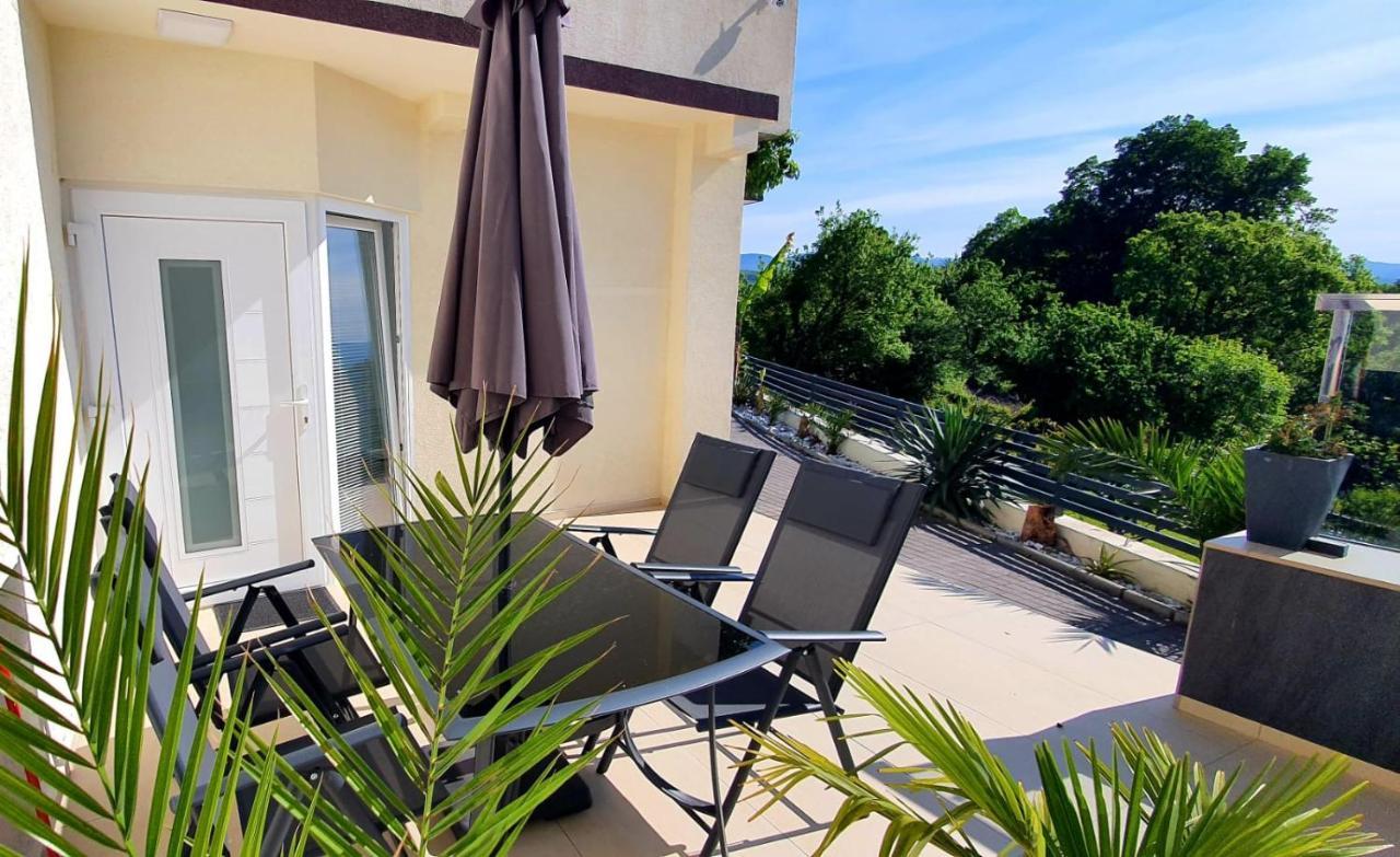 Penthouse Jacuzzi & Pool Apartmants Opatija Exterior photo