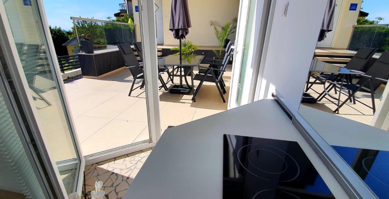 Penthouse Jacuzzi & Pool Apartmants Opatija Exterior photo