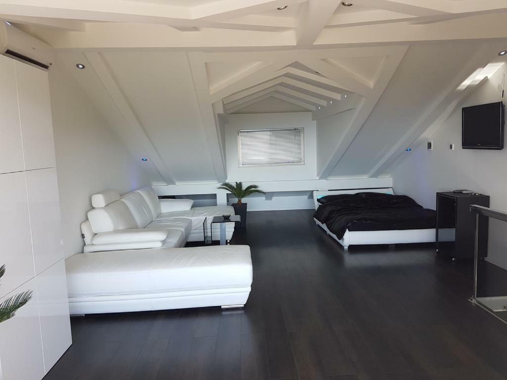 Penthouse Jacuzzi & Pool Apartmants Opatija Exterior photo
